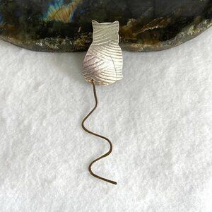Sterling Silver 925 Signed Molly Sharp Sitting Kitty Cat Brooch Long Brass Tail